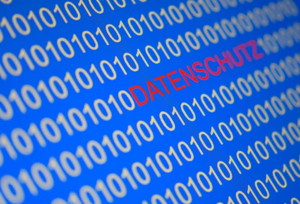 Seit Ende Mai wird Datenschutz in der EU mit den Buchstaben DS-GVO buchstabiert - doch selbst Bundestagsabgeordnete haben offenkundig Schwierigkeiten, die Datenschutz-Grundverordnung auf ihren Internetseiten umzusetzen.