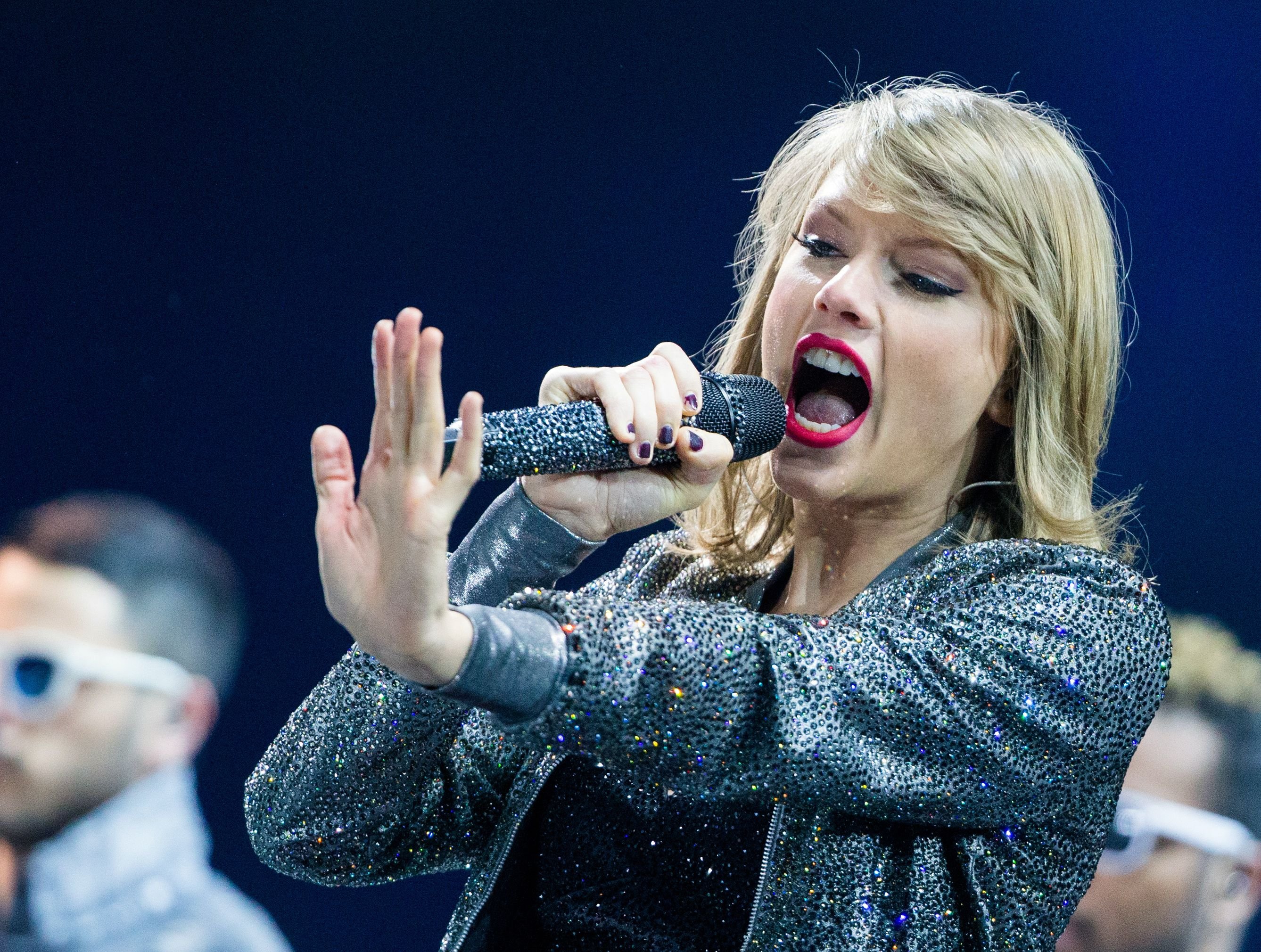 Taylor Swift bei ihrem Auftritt im Juni 2015 in der Lanxess Arena in Köln.