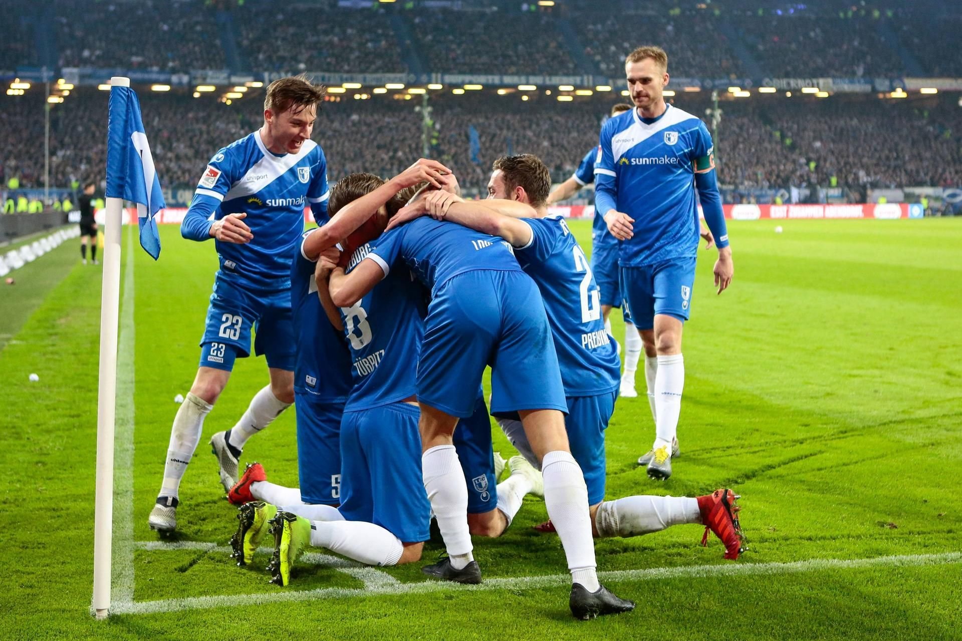 FCM-Spieler jubeln nach dem 1:1 beim HSV.