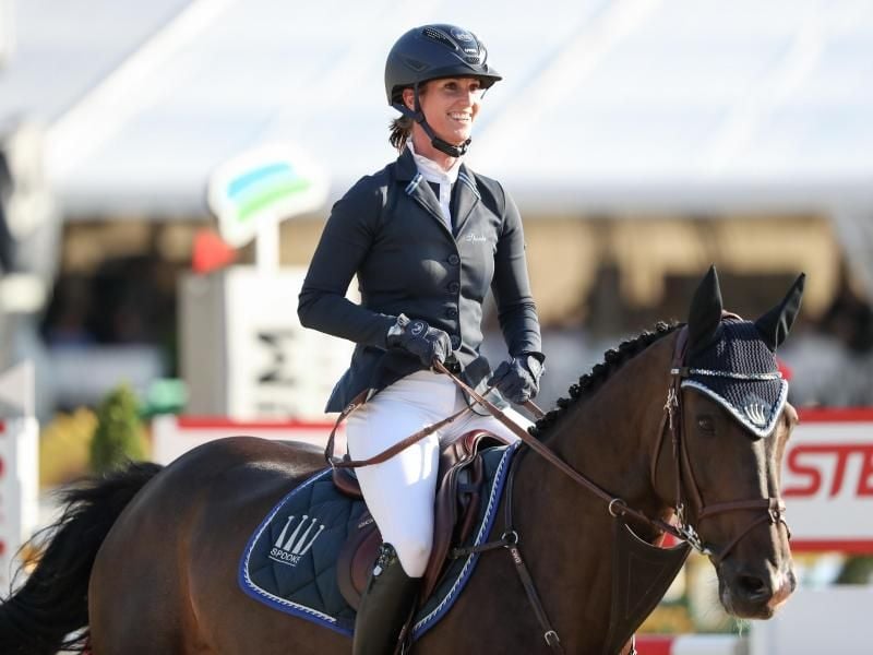 Die Springreiterin Simone Blum hat mit ihren Equipe-Kolleginnen im niederländischen Geesteren den vierten Platz belegt. Foto: Friso Gentsch