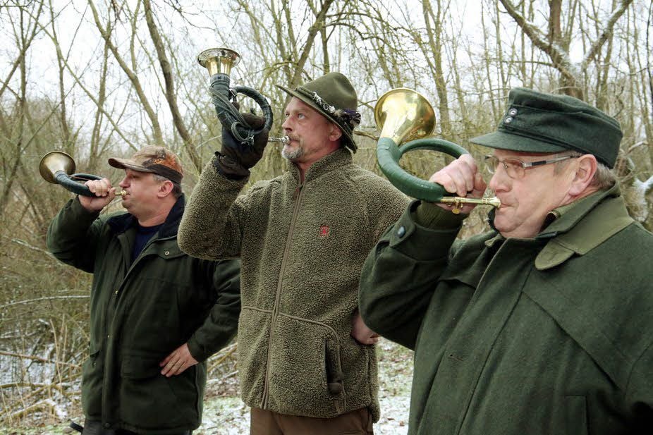 Tobias Wostry, Marko Knauf und Karl Opitz (v.l.n.r.) vermelden „Raubwild tot“.