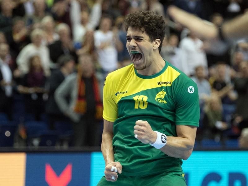 Der Brasilianer Jose Guilherme Toledo jubelt zum Spielende über den Sieg im Spiel gegen Russland. Foto: Soeren Stache
