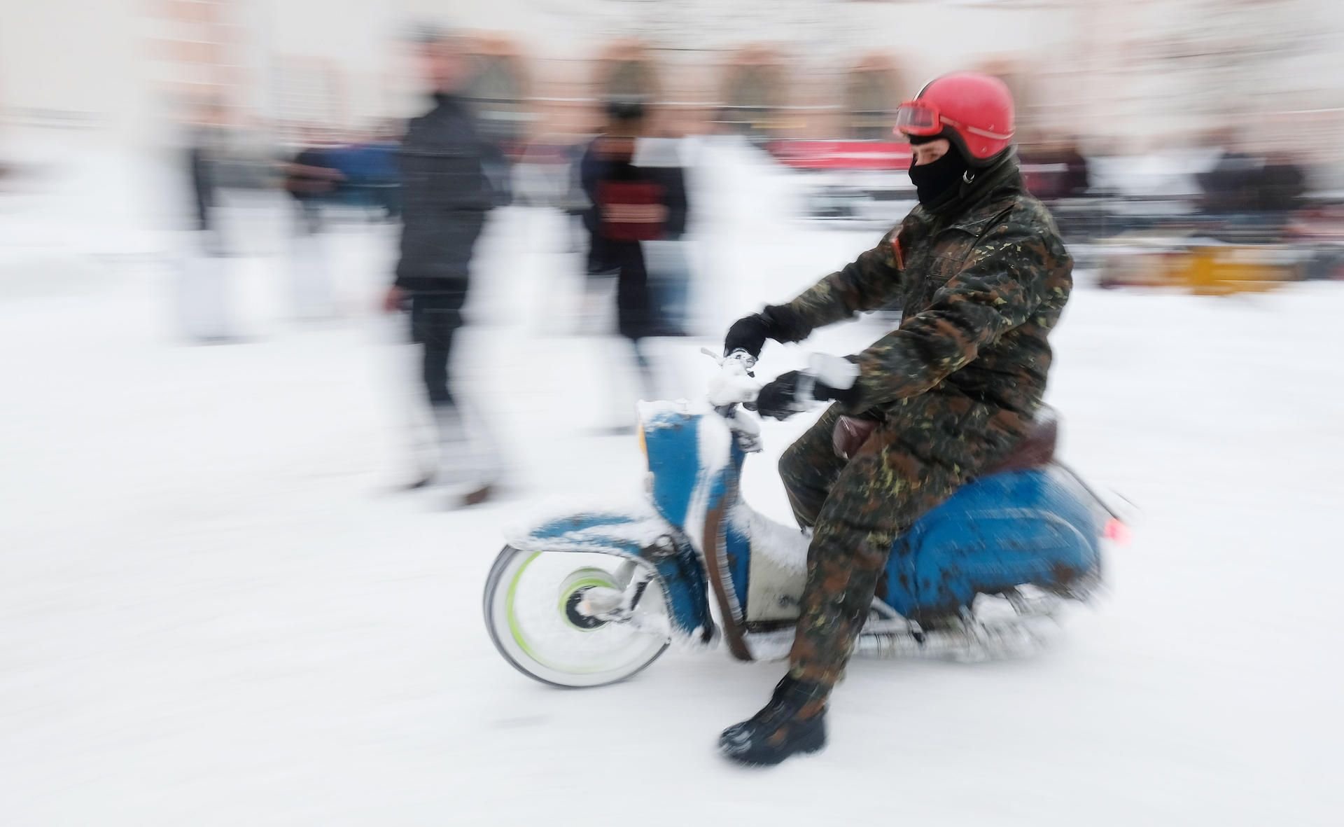 Auf Grund heftigen Schneefalls kamen zwar weniger Motorradfahrer, sie ließen sich den Spaß aber nicht verderben.