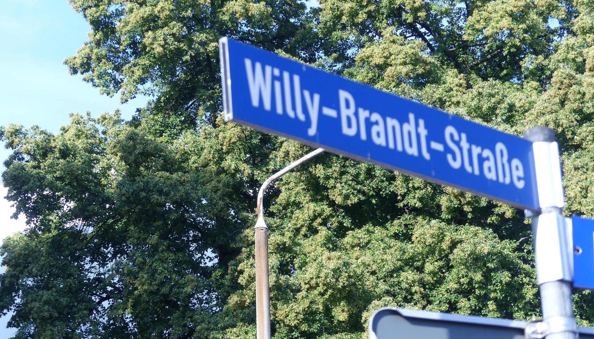 In der Willy-Brandt-Straße in Halle ist in der Nacht zum Mittwoch eine Leiche gefunden worden. (Symbolfoto)