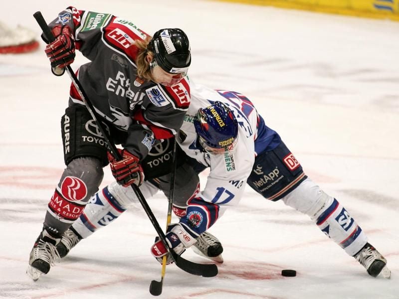 2008 brauchten die Kölner Haie 168:16 Minuten um Adler Mannheim zu besiegen. Foto: Felix Heyder dpa