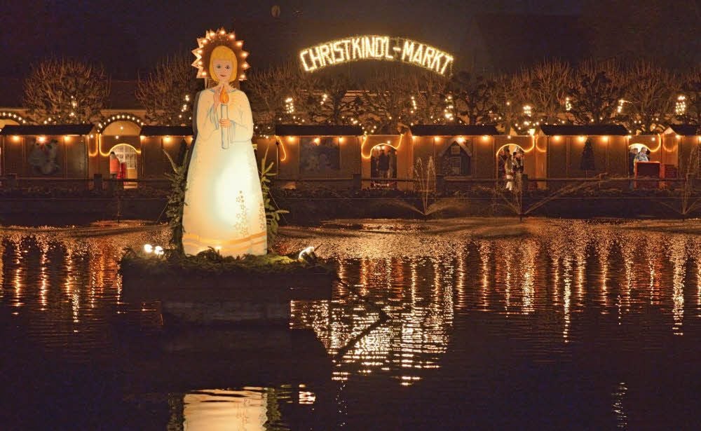 Durch die Kulisse in den Historischen Kuranlagen in Bad Lauchstädt zählt der Christkindl-Markt zu den schönsten seiner Art im Land.