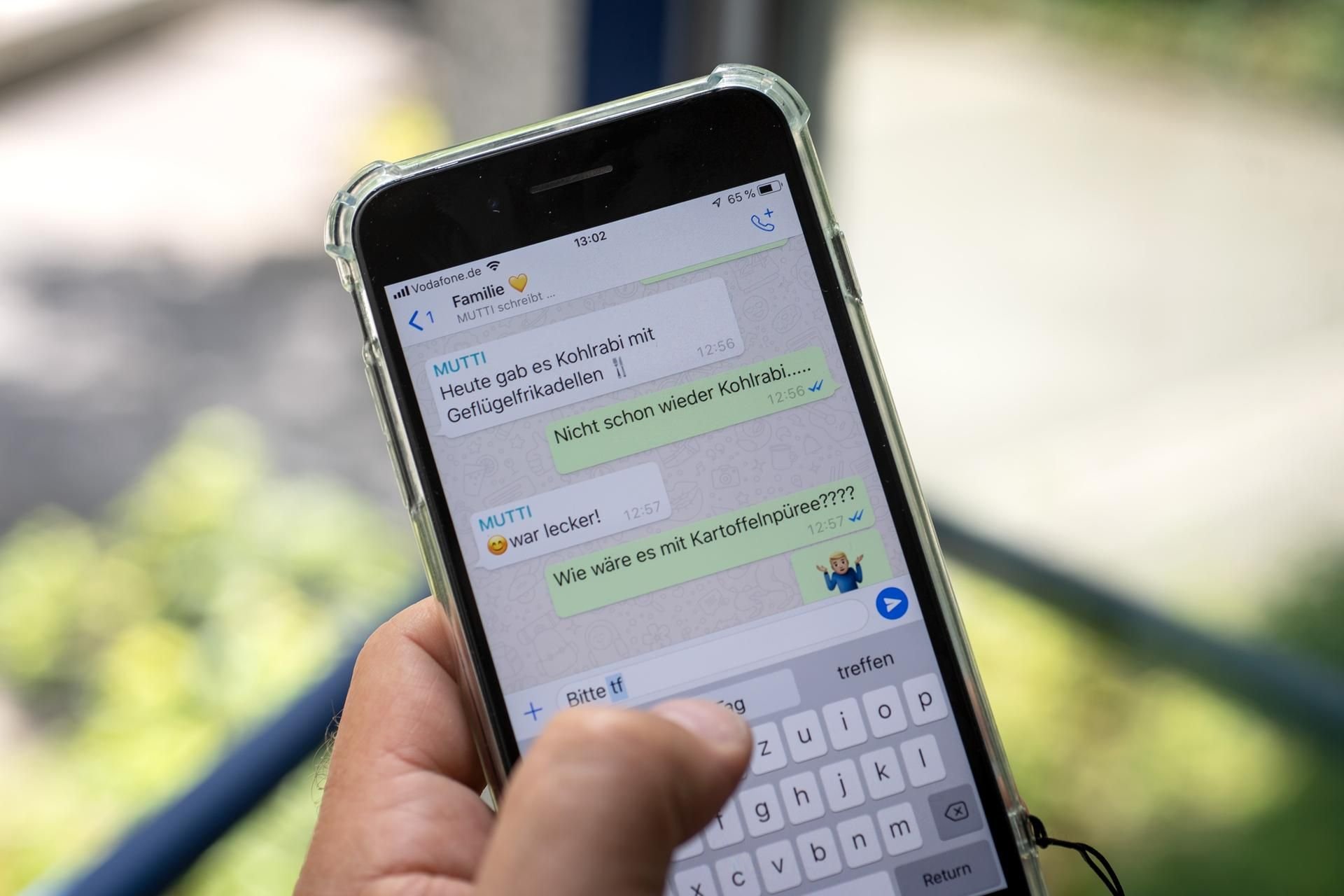 Sachsen-Anhalts Innenminister Holger Stahlknecht fordert erneut die Überwachung von Messenger-Diensten.