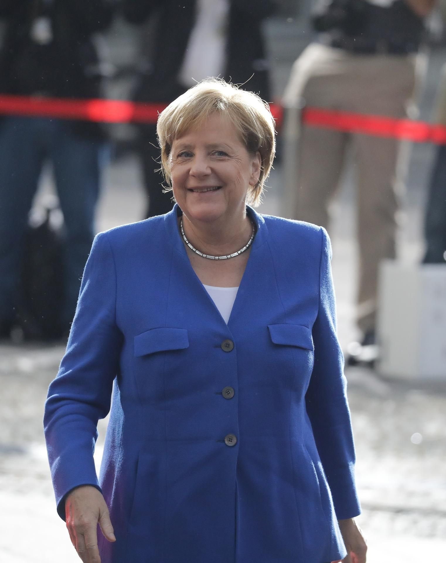 Angela Merkel: Mit Silberkette ins TV-Duell