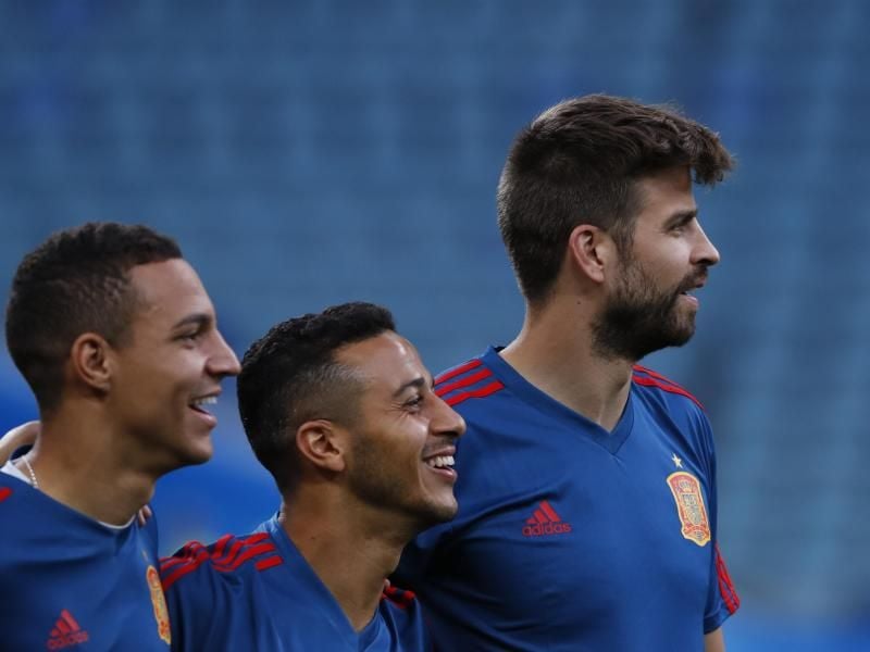 Thiago Alcantara (M) wurde von Trainer Fernando Hierro in die Startelf der Spanier gegen Marokko beordert. Foto: Francisco Seco/AP