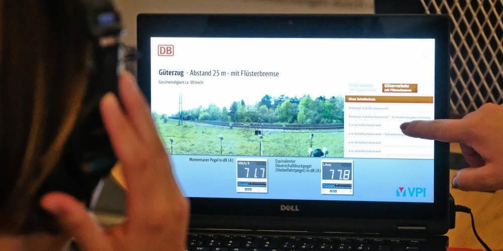 Auf der Infoveranstaltung konnten Besucher am Computer realistisch den Bahnlärm nachempfinden. Das Programm hat das Fraunhofer Institut entwickelt.
