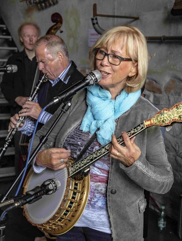 Mit dabei war auch die Band „Skiffle Track“ aus Hamburg mit Karin Marciniak.