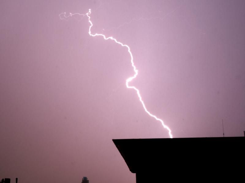 In Hessen blitzte es bisher in diesem Jahr über 55 000 Mal. Foto: Julian Stratenschulte/Archiv