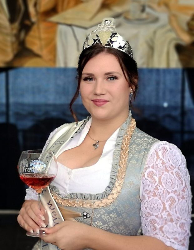 Franziska Roßberg ist am späten Samstagnachmittag zur achten Zeitzer Weinprinzessin gekürt worden.