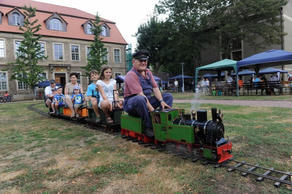Alle Freunde von Modellbahnen am Samstag und Sonntag im Mansfeld-Museum in Hettstedt auf ihre Kosten. Hier finden jeweils von 10 bis 17 Uhr die Modelldampftage statt.