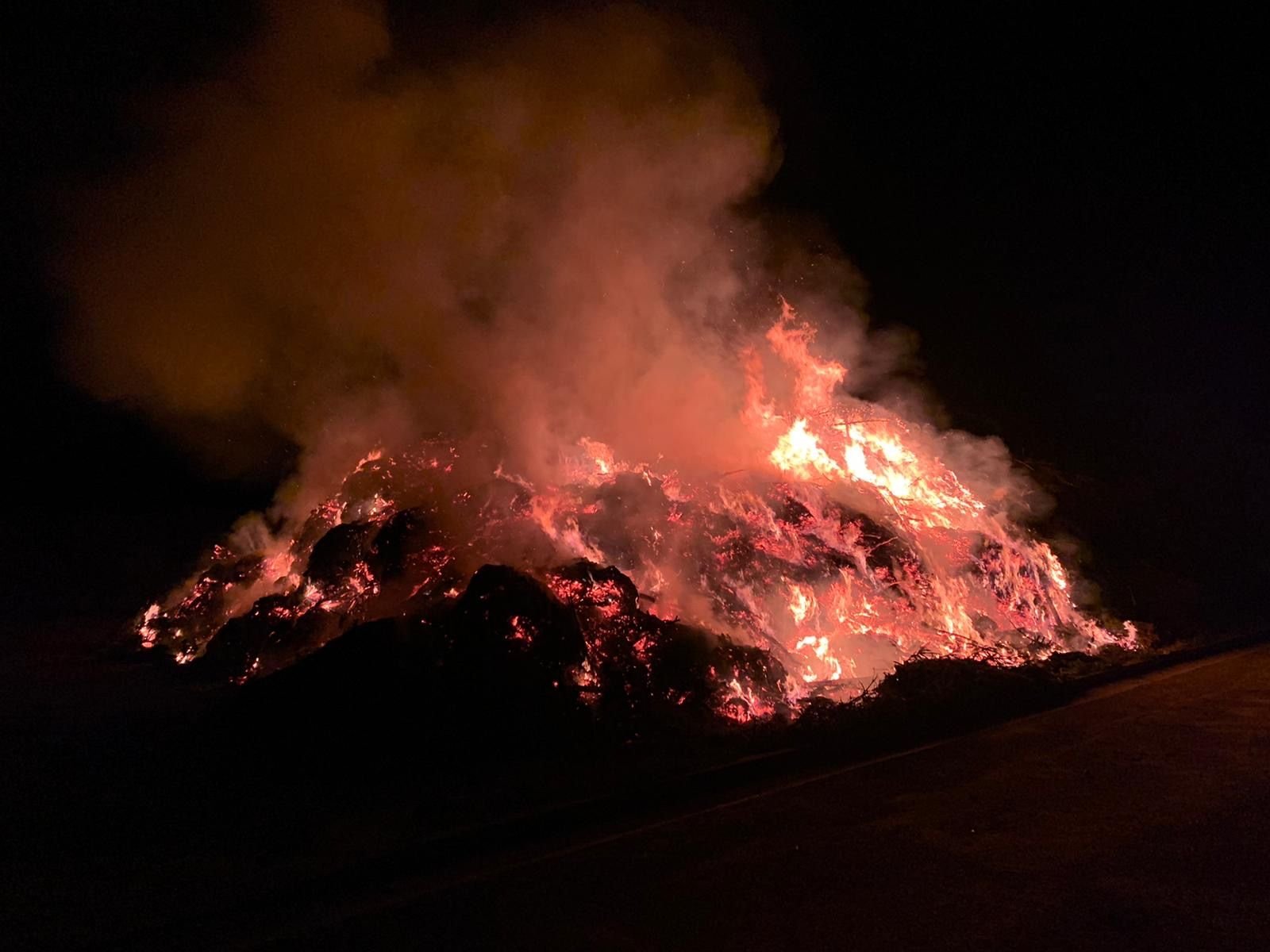 Die Flammen schlugen hoch und waren weithin zu sehen.