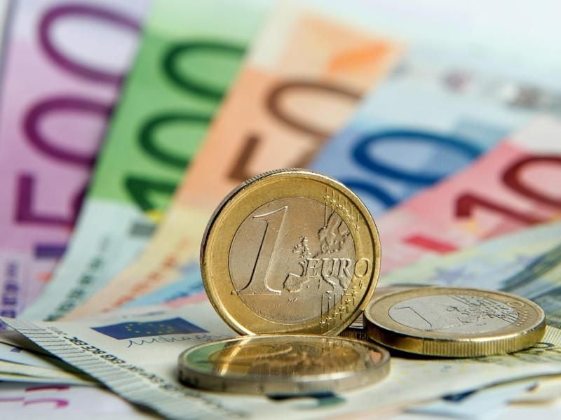 Geldsegen: Eine Erbschaft kann für die Erben Gewinn bedeuten - doch auch Schulden können geerbt werden. Foto: Daniel Reinhardt (Archiv)