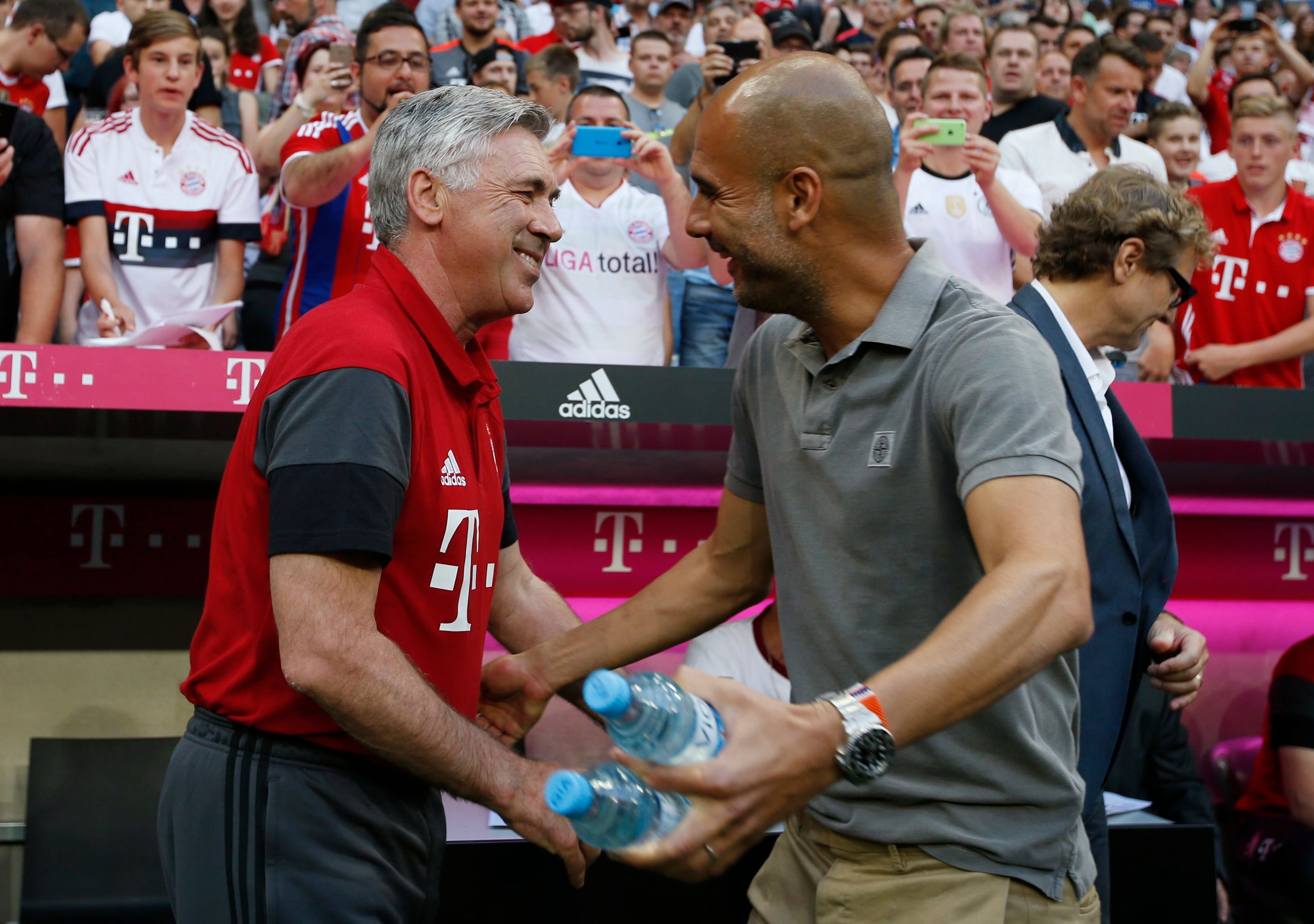 Freundliches Treffen in München: Ex-Bayern-Trainer Pep Guardiola und Nachfolger Carlo Ancelotti
