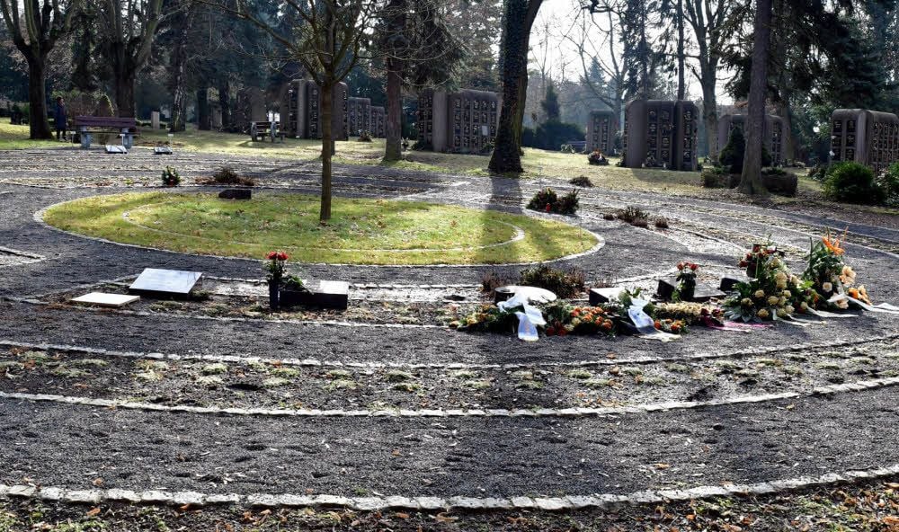 Urnengräber auf dem Weißenfelser Friedhof am Sausenhölzchen