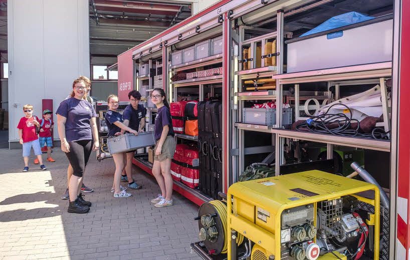 Auch der mobile Behandlungsplatz (BHP50) konnte zum Tag der Feuerwehr in der Feuerwehrtechischen Zentrale erkundet werden.