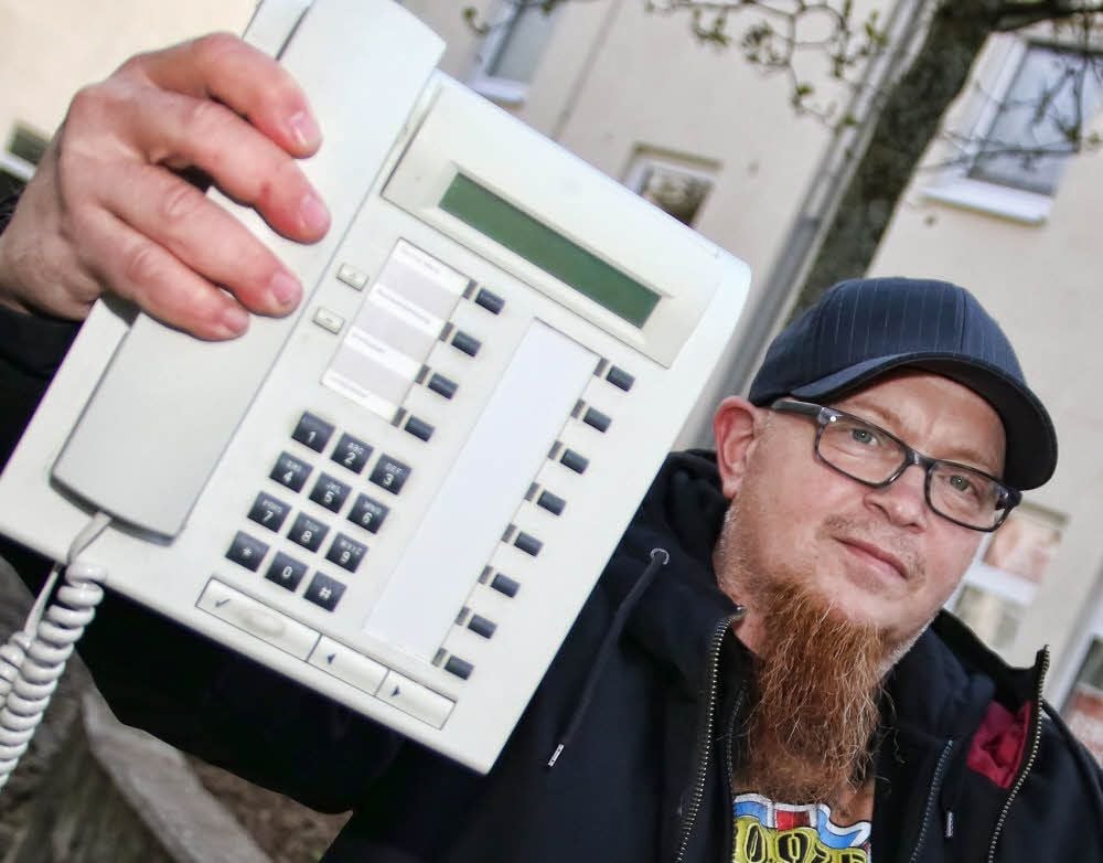 Nico Wendler zeigt sein neues Arbeitsgerät. Nach sechs Jahren Mifa und der Entlassung im März startet er nun beruflich neu durch.