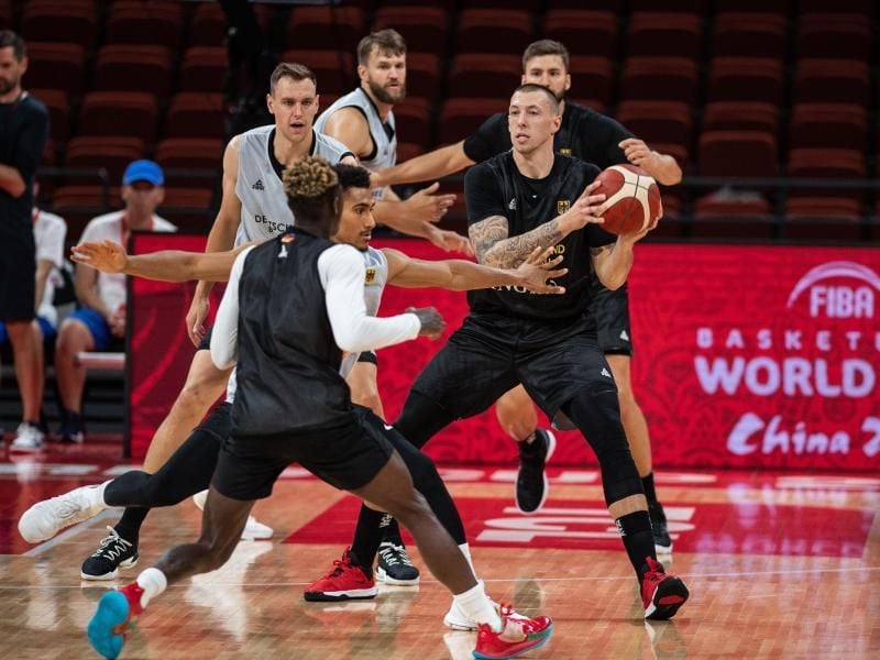 Üben für den WM-Auftakt: Das DBB-Team beim Training in China. Foto: Swen Pförtner