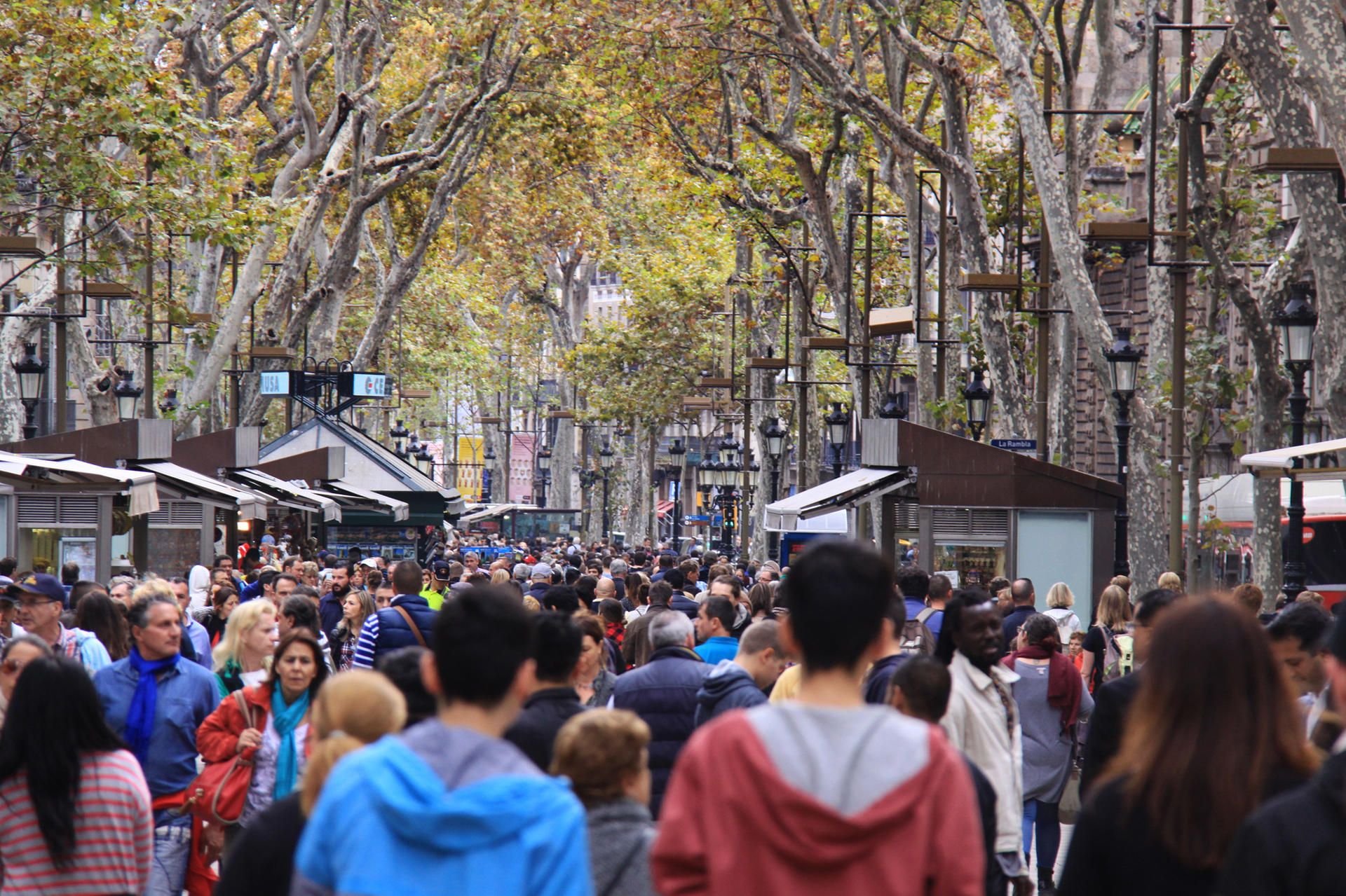 La Rambla ist eine beliebte Flaniermeile bei Touristen in Barcelona. Das wissen auch Diebe.
