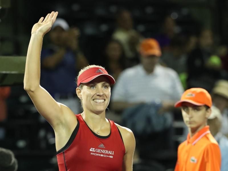 Angelique Kerber freut sich über ihren Sieg und winkt den Zuschauern. Foto: Smg/SMG via ZUMA Wire