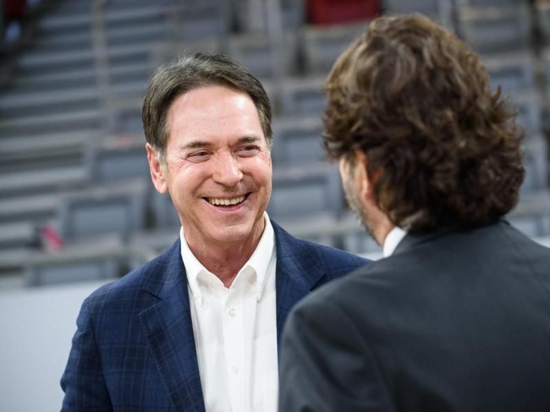Michael Stoschek (l) befürchtet eine Dominanz der Bayern-Basketballer. Foto: Nicolas Armer