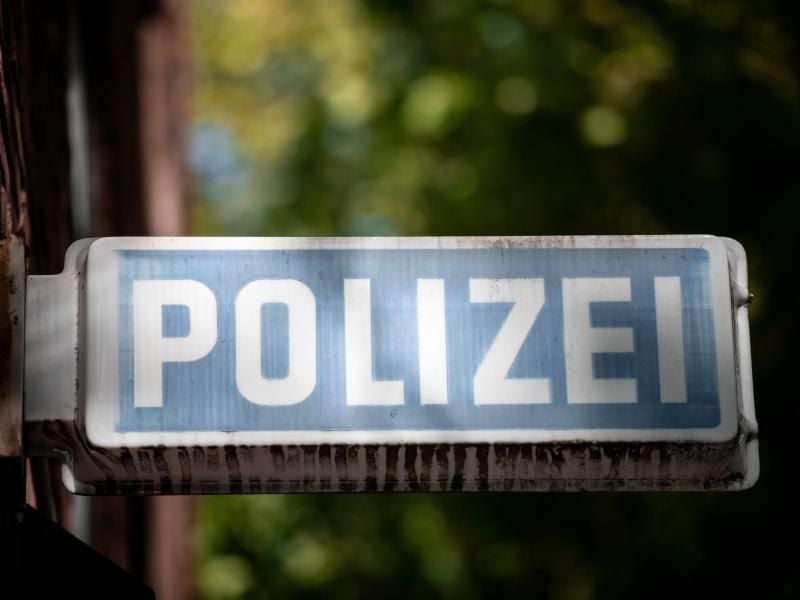 Bei einem Einsatz wegen einer Ruhestörung in Göttingen ist es zu einem Fall offenbar illegaler Polizeigewalt gekommen. (Symbolbild). Foto: Fabian Strauch/dpa