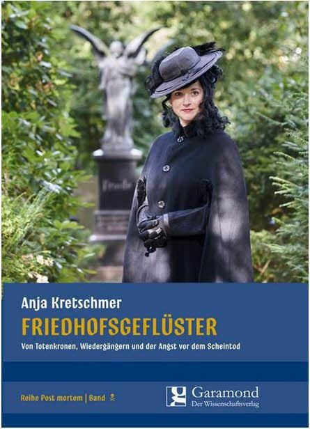Jetzt hat Anja Kretschmer ein Buch zu Führungen geschrieben: „Friedhofsgeflüster“, erschienen in der Reihe „Post mortem“ im Garamond-Verlag.