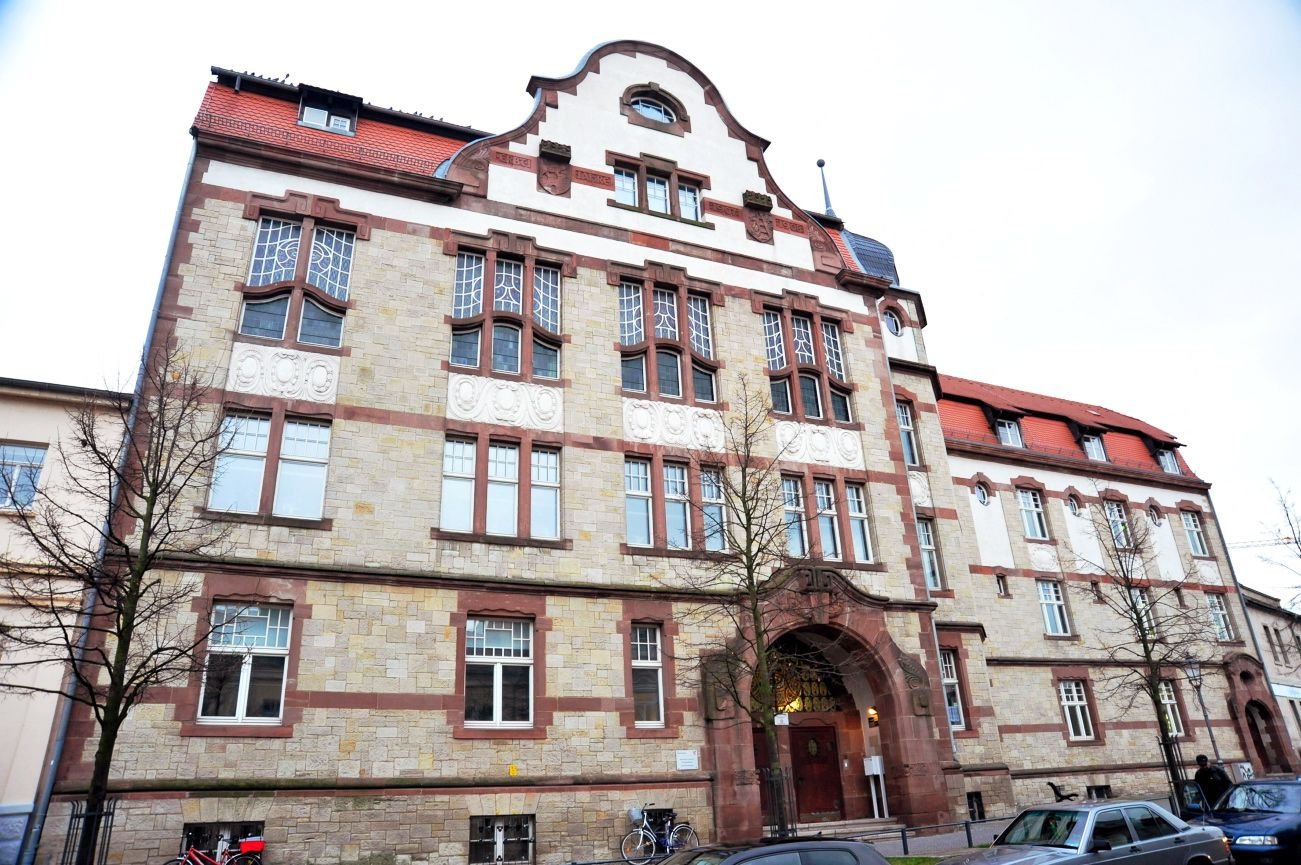 In das Haus II des Gymnasiums Carolinum in Bernburg wurde eingebrochen.