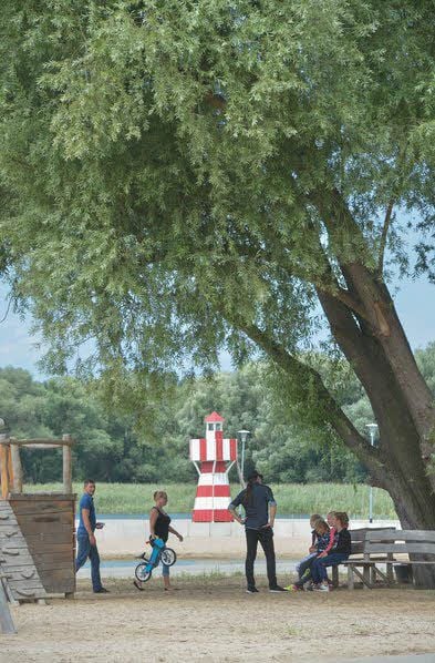 Der Leuchtturm ist das neue Wahrzeichen des Akazienteiches.