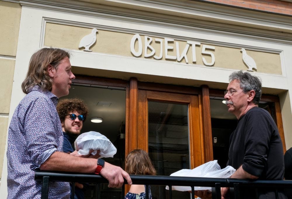 Torsten Krebs (l.) und Hanno Berthold vom Druck-Zuck sind als direkte Nachbarn begeistert vom neuen Mittagstisch des Objekt 5.
