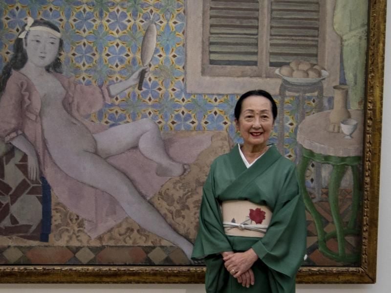 Setsuko Klossowska de Rola, Künstlerin und Witwe des Künstlers Balthus, vor dem Bild „La Chambre Turgue” in Basel. Foto: Patrick Straub