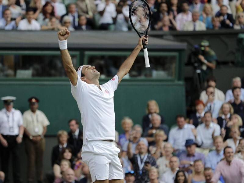 Mit einem Sieg im Wimbledon-Finale würde sich Roger Federer in den Tennis-Geschichtsbüchern verewigen. Foto: Ben Curtis/AP