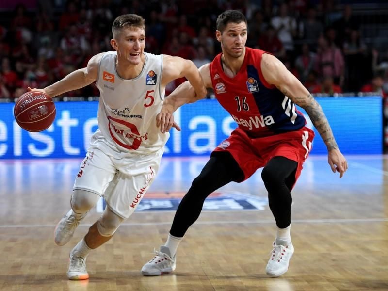 Könnte auch bald im Bayern-Trikot auflaufen: Vechtas T.J. Bray (l). Foto: Angelika Warmuth