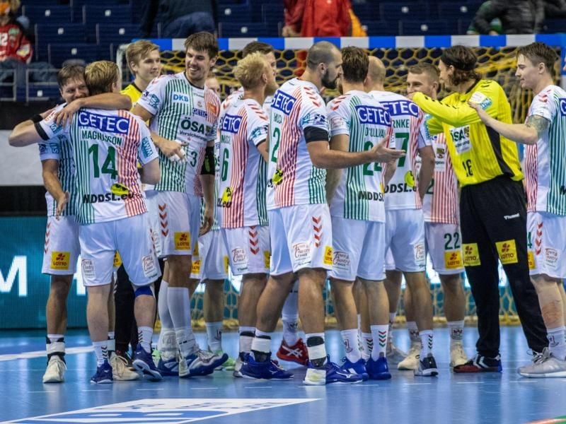 Die Bundesliga-Handballer des SC Magdeburg haben den zweiten Saisonsieg gefeiert. Foto: Andreas Gora/dpa