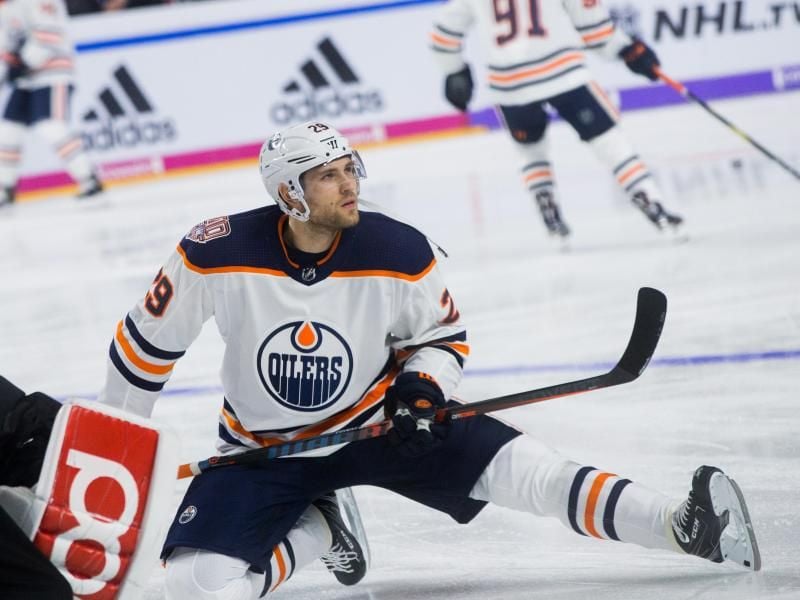 Der gebürtige Kölner Leon Draisaitl traf mit seinen Edmonton Oilers auf die Haie. Foto: Rolf Vennenbernd