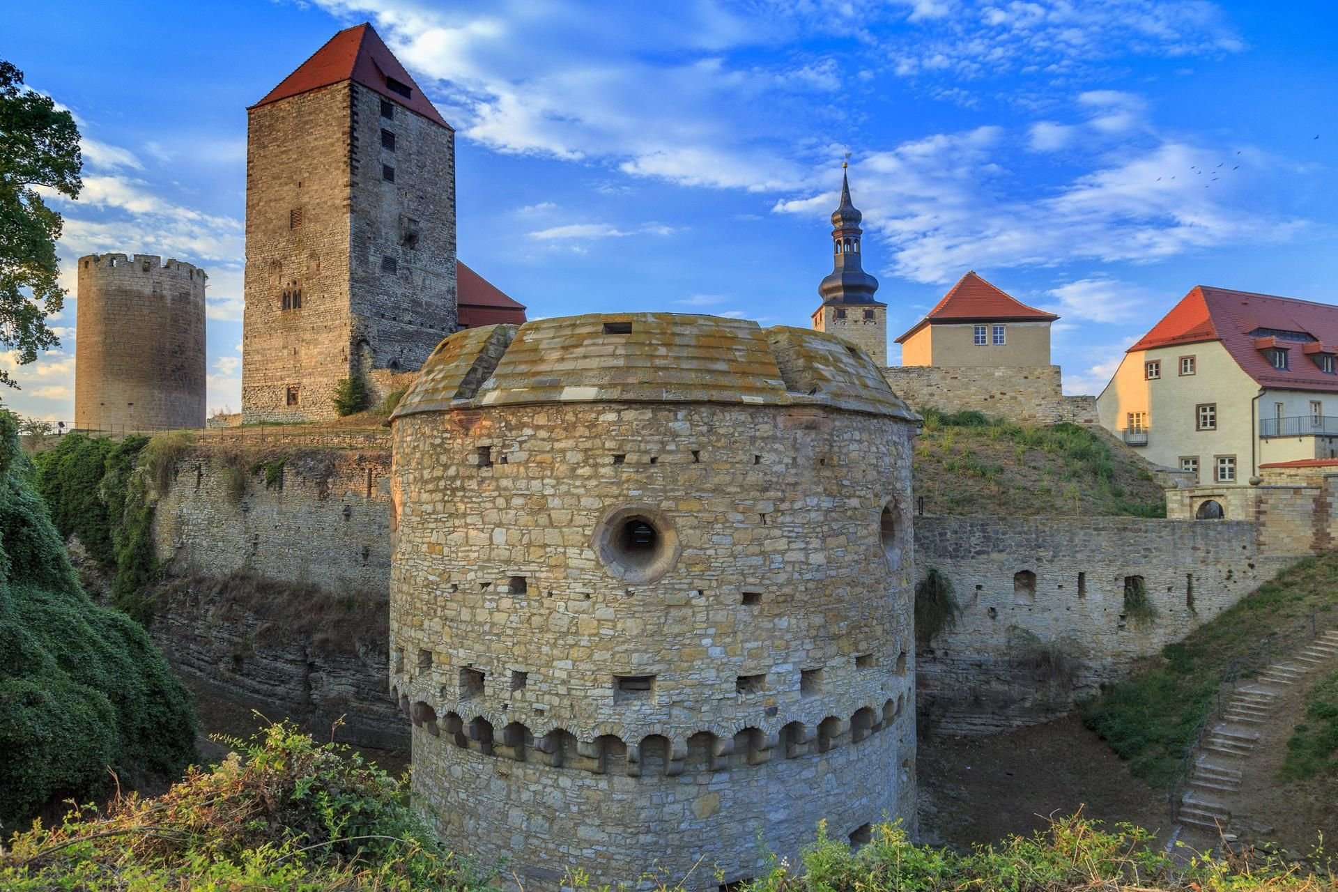 Die Burg in Querfurt ist wieder Kulisse für Dreharbeiten. Diesmal wird für Galileo gefilmt.