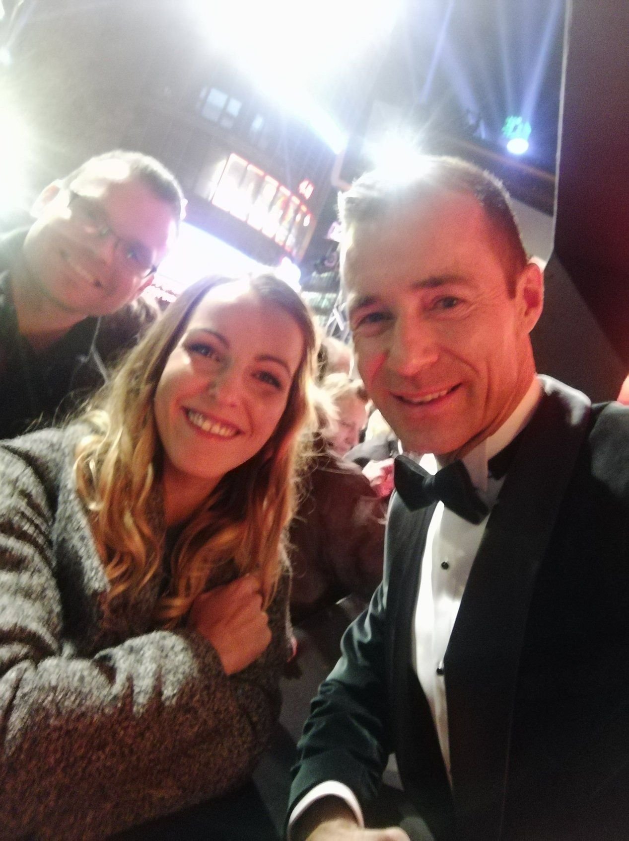 Ein Selfi? Diesen Wunsch von Marie Guhrke und Ronald Hempel erfüllt Moderator Kai Pflaume gerne.