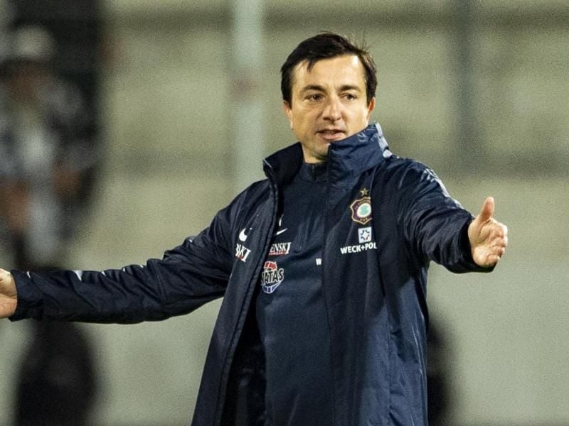 Fußball: 2. Bundesliga, Erzgebirge Aue - SV Sandhausen, Aues Trainer Daniel Meyer am Spielfeldrand. Foto: Robert Michael/Archiv