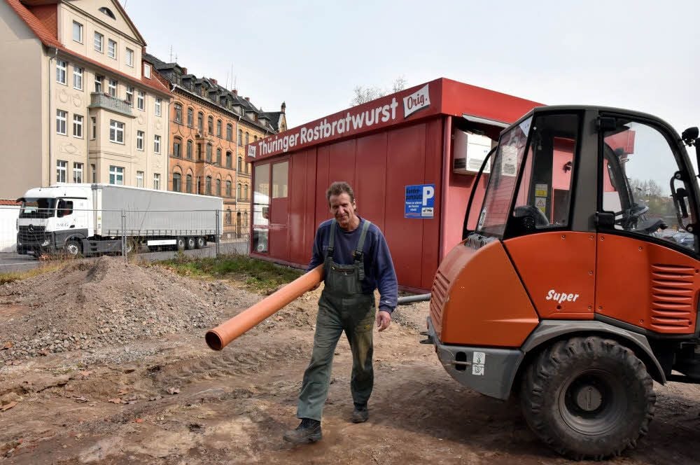 Kuno Fischer übernimmt die Erschließung des Grills.