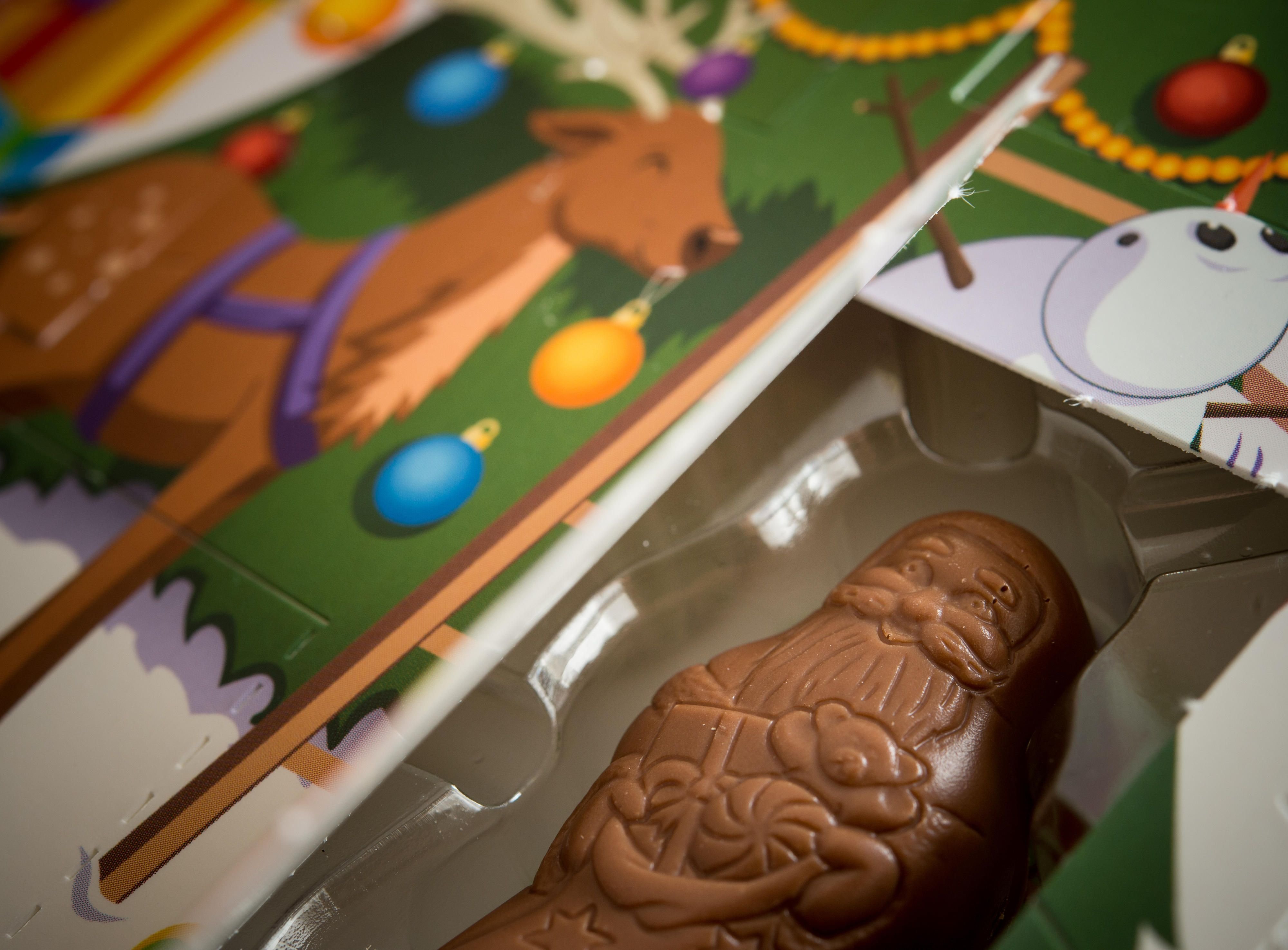 Schon im vergangenen Jahr hatte das bayerische Landesamt für Gesundheit Mineralölrückstände in fünf Schoko-Adventskalendern gefunden. (Symbolbild)