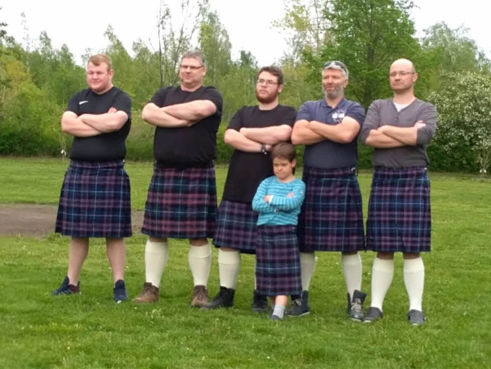 So wollen die Männer des Heimatvereines Dreiländereck zu den Highland Games in den Kampf ziehen.