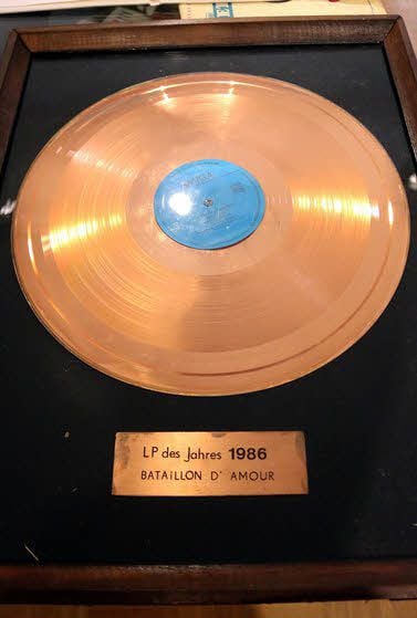 Solche „Goldenen Schallplatten“ wurden in der DDR ausgegeben.