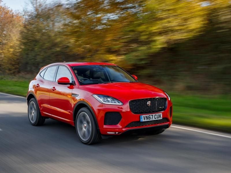 Der bis zu 221 kW/300 PS starke Jaguar E-Pace soll bis zu 243 km/h schnell werden können. Er kommt kurz nach dem Jahreswechsel zu Preisen ab 34 950 Euro auf den Markt. Foto: Jaguar/Land Rover/dpa-tmn