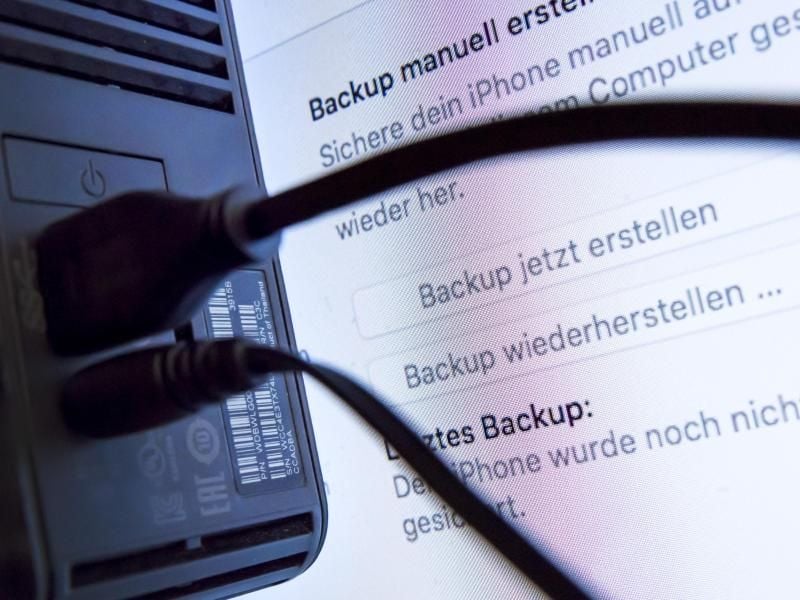Ob manuell oder automatisiert: Backups sind extrem wichtig. Foto: Alexander Heinl/dpa-tmn