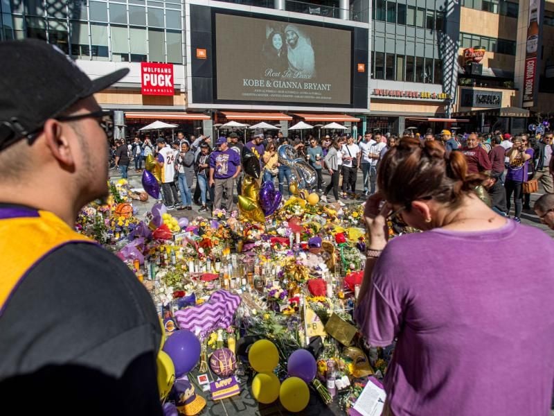 Lakers-Fans gedenken Kobe Bryant und Tochter Gianna. Foto: Justin L. Stewart/ZUMA Wire/dpa