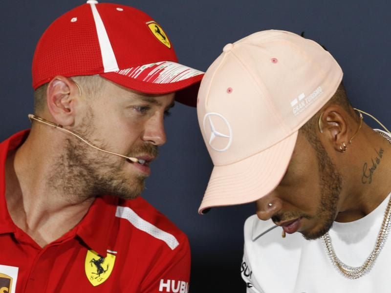 Das Duell zwischen Sebastian Vettel (L) und Lewis Hamilton geht in die nächste Runde. Foto: Claude Paris/AP