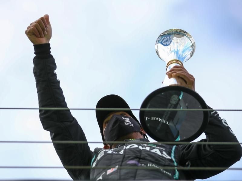 Lewis Hamilton kann beim Großen Preis von Portugal den Rekord für die meisten Grand-Prix-Siege knacken. Foto: Bryn Lennon/Pool Getty/AP/dpa